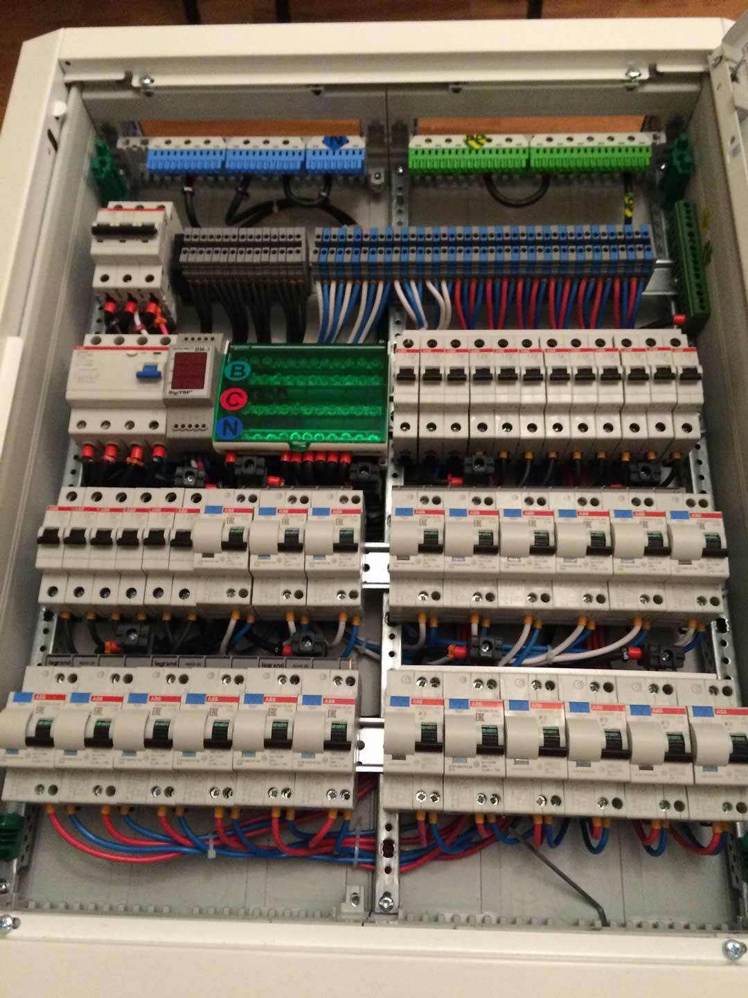 <span style="font-weight: bold;">Электрика</span>